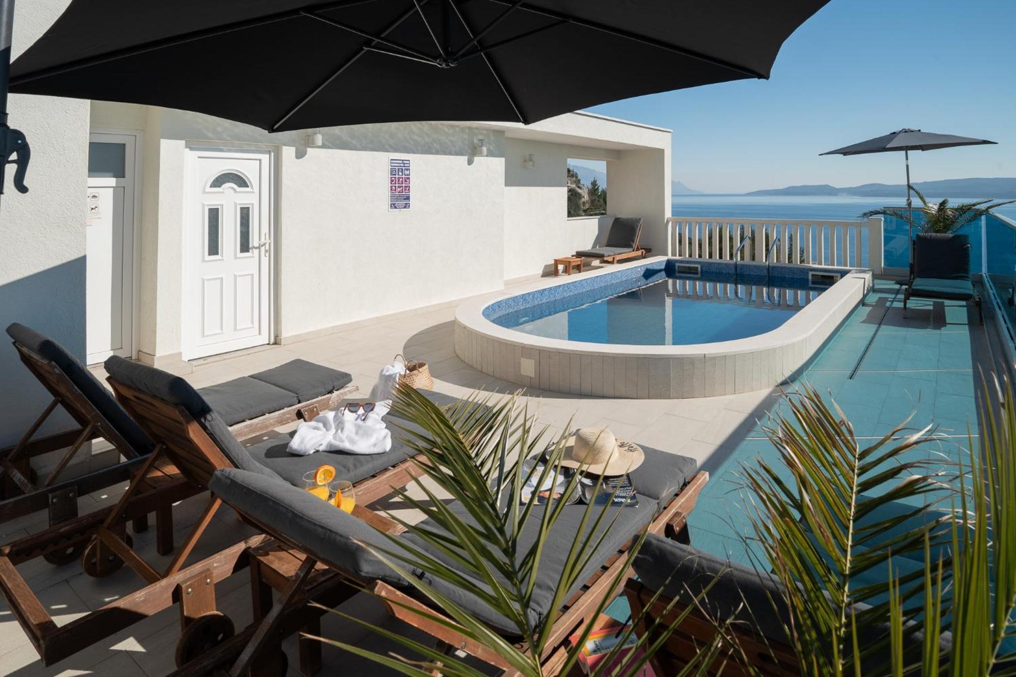Sunny Hill Apartments With Rooftop Pool Celina Exterior photo
