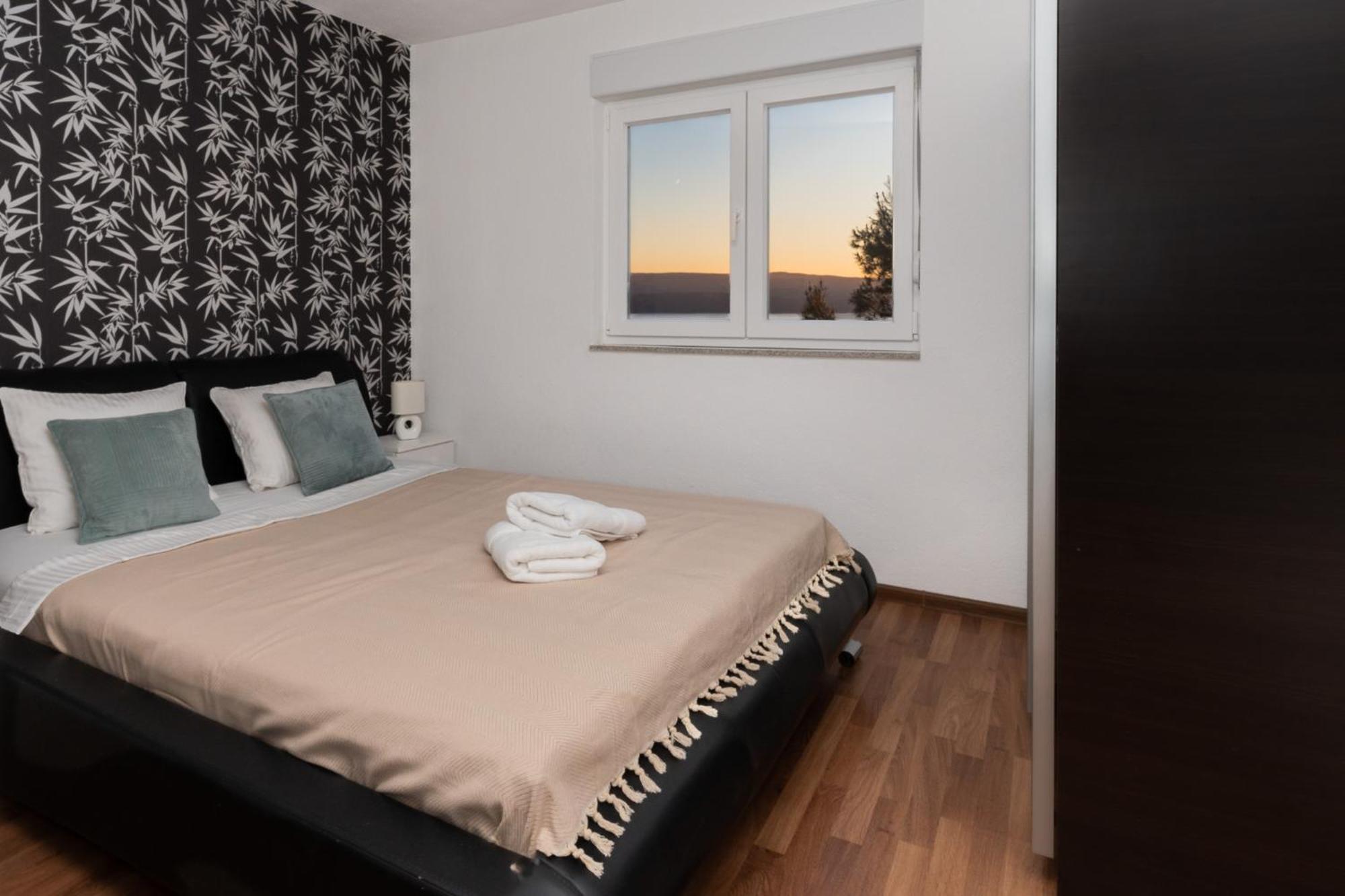 Sunny Hill Apartments With Rooftop Pool Celina Exterior photo