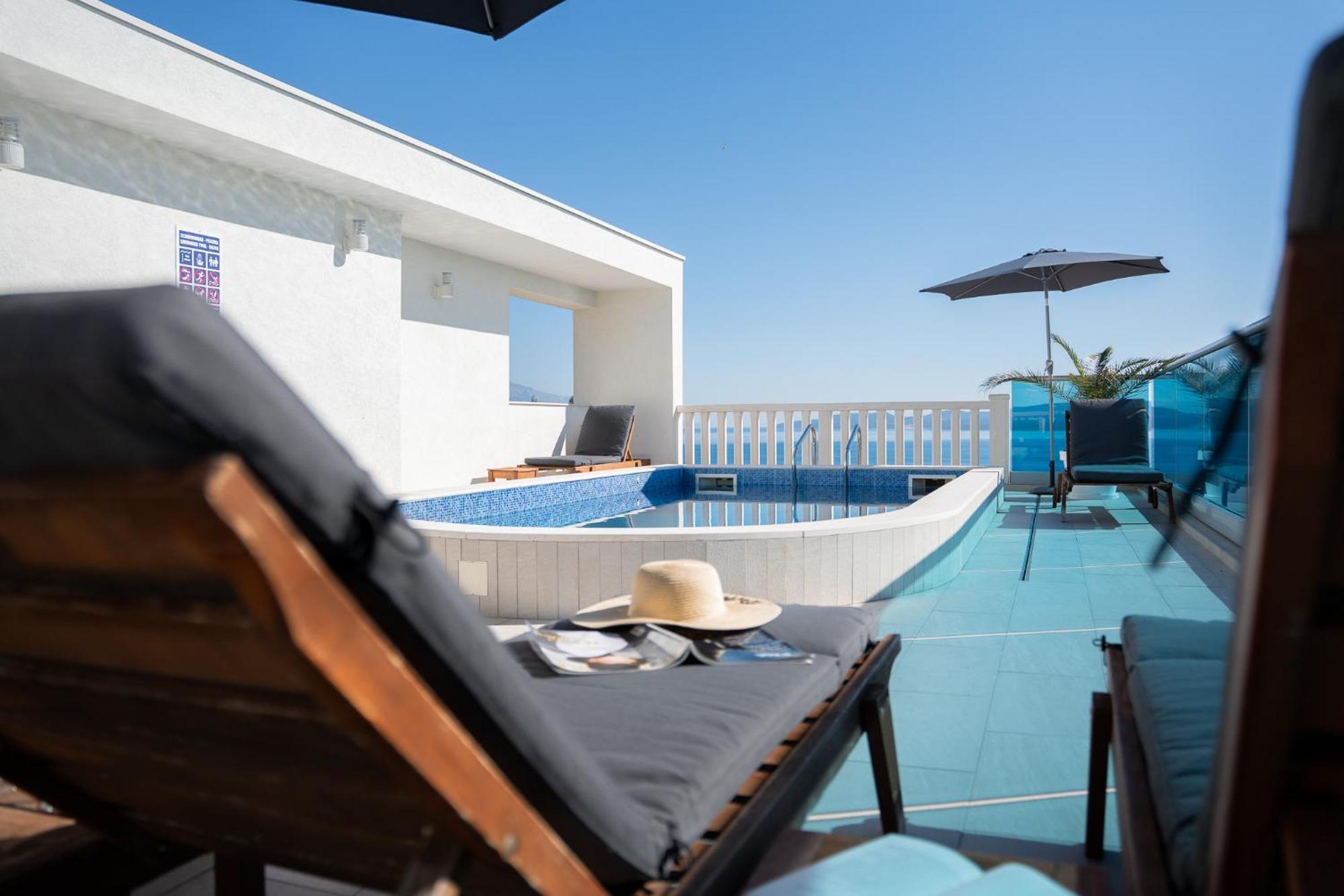 Sunny Hill Apartments With Rooftop Pool Celina Exterior photo